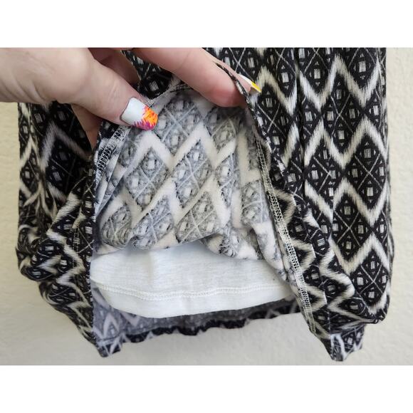 H&M Black Gray Chevron Strip Pleated Bodice Sleeveless Top XS Lightweight Lined - Picture 3 of 6